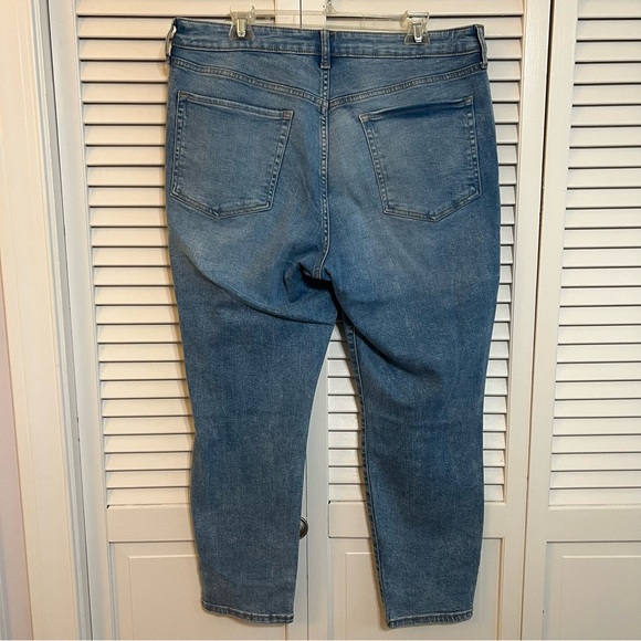 Old Navy High Waisted OG Straight Ankle Jean with Button Fly - Picture 7 of 13